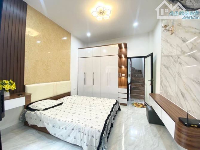 NHÀ ĐẸP - NGÕ THÔNG TỨ TUNG - GẦN Ô TÔ - THOÁNG TRƯỚC SAU - FULL NỘI THẤT