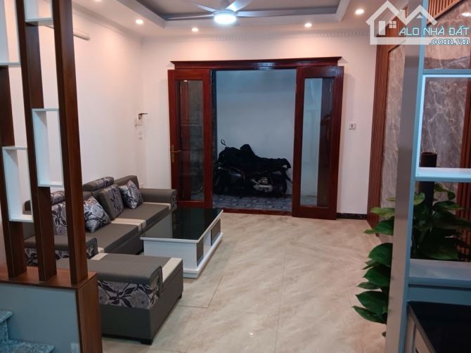 BÁN NHÀ PHÚC LỢI, LONG BIÊN - DT 32M , 5 TẦNG , Ô TÔ ĐỖ CỔNG - CHỈ 5,35 TY