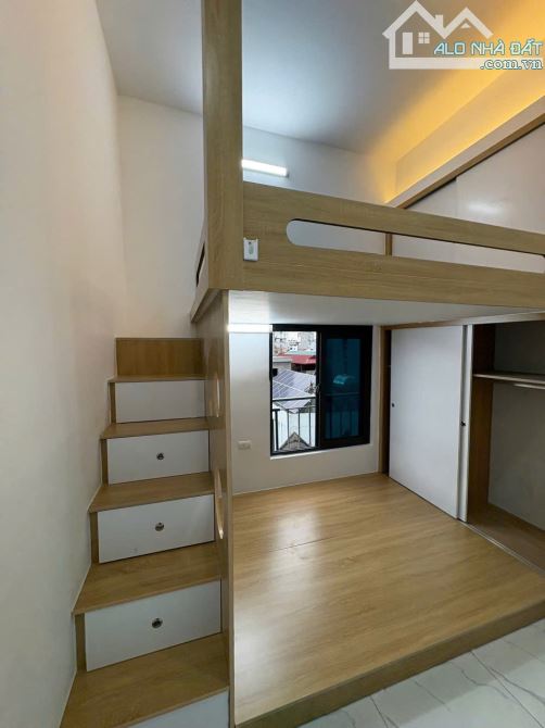 Cho Thuê CCMN 46 Hào Nam Đống Đa 25m2 Gác Xép +Giường Cửa Sổ Ban Công Giặt Riêng Thang Máy