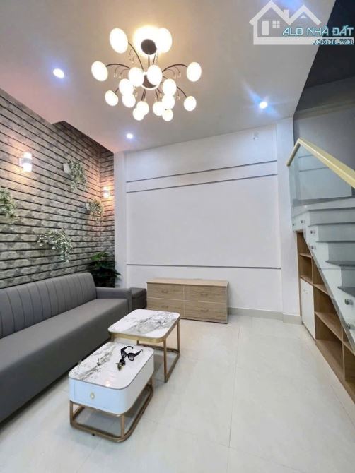 Nhà 2 tầng 2 mặt thoáng kiệt ô tô Nguyễn Lộ Trạch