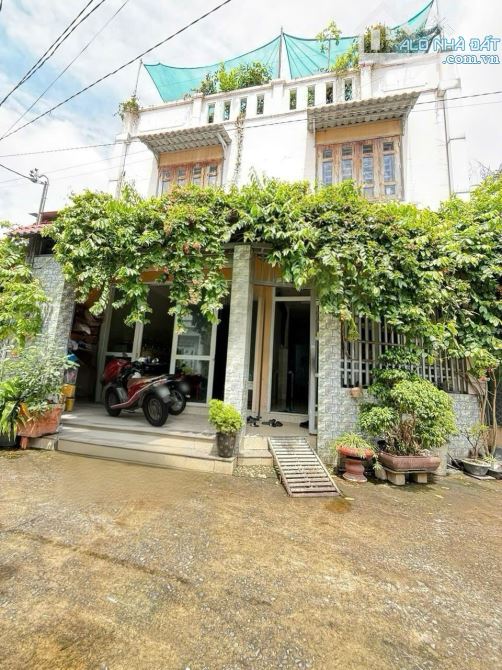 Bán Nhà Xuân Thới Đông, 101m, 3 Tầng, ngang khủng 8,36m . Đường 5m Thông ơi ngủ trong nhà