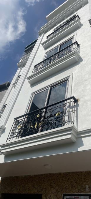 Bán gấp nhà quận Bắc Từ Liêm 35m, 5T, nhà đẹp ở ngay, giá nhỉnh 5 tỷ.