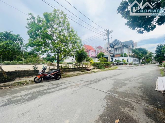 Đất biệt thự 2 mặt tiền,hiệp bình Chánh,thủ Đức,200m2,gần gigamal phạm văn đồng