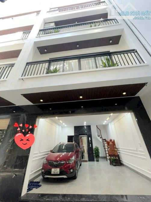 BÁN NHÀ NGUYỄN VĂN CỪ, GARA Ô TÔ, THANG MÁY LONG LANH, TẶNG NỘI THẤT CHẤT, GẦN PHỐ, GIÁ TỐ