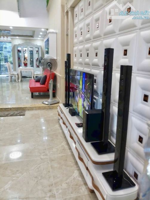 🏡 NHÀ 3 TẦNG ĐẸP HIỆN ĐẠI 100M² – ĐƯỜNG NGÔ HUY DIỄN 7.5M – SÁT CẦU HÒA XUÂN – CHỈ 8.X TỶ
