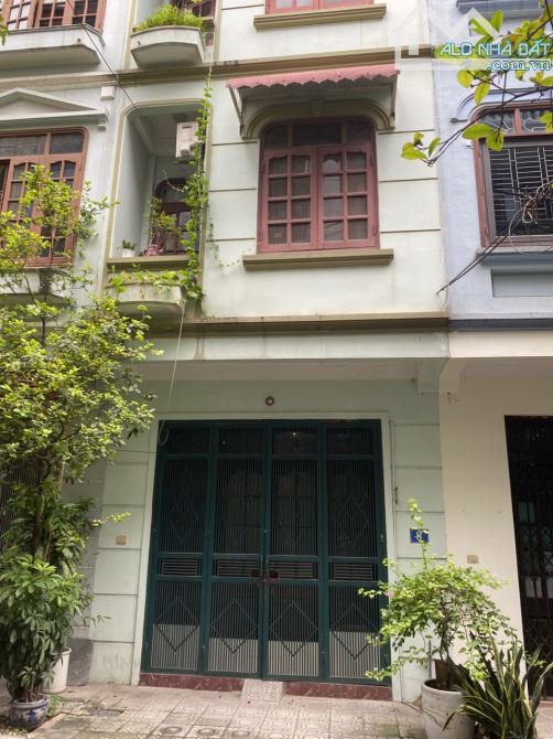 Cho thuê nhà nguyên căn ở Lạc Trung, Vĩnh Tuy, HBT. DT 40m x 4 tầng, giá 14.5tr