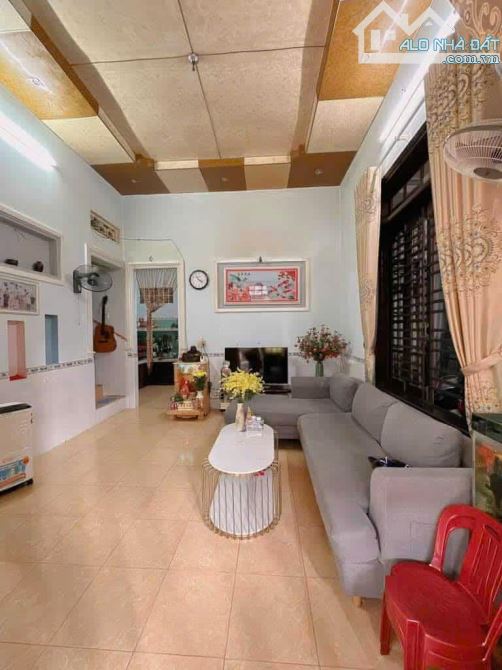 NHÀ HẺM TRUNG TÂM BÀ TRIỆU ( cách bà triệu 20m hẻm xe hơi 5m