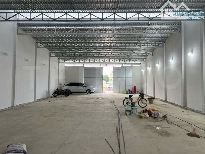 Kho xưởng 300m² có sân sau mặt sông nhỏ, đường cặp Quốc Lộ 1A