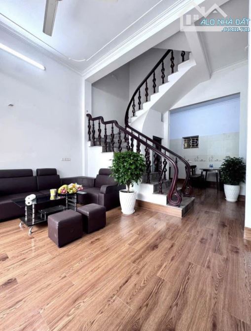 Bán nhà Ngọc Hồi 1 căn duy nhất 45m dân xây chỉ hơn 4 tỷ