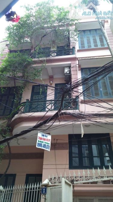 Cho thuê nhà nguyên căn Trần Quang Diệu khu vực Hoàng Cầu, Ô Chợ Dừa, Đống Đa. DT 53m x 4