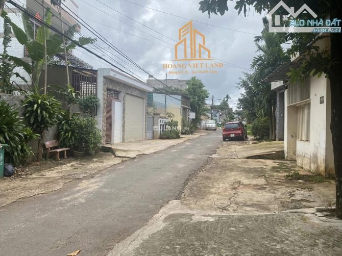 BÁN ĐẤT RỘNG ĐƯỜNG NGUYỄN ĐÌNH HOÀNG. DT: 8x40M. GIÁ: 6 TỶ 950 TRIỆU