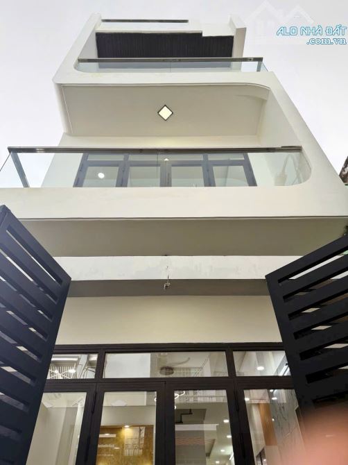 Bán Nhà 1 Trệt 3 Lầu, DT Đất 110m2 Đường Nguyễn Xiển, Long Thạnh Mỹ