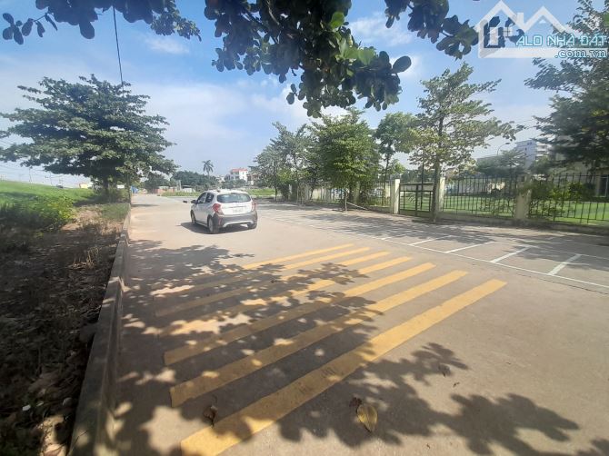 Nhỉnh 6 tỷ bao sổ, 52m2, ôtô vào đất, lô góc ngõ thông, Liên Mạc, Bắc Từ Liêm.