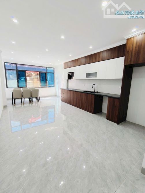 7 tầng thang máy xây mới mặt ngõ vip Trần Quốc Hoàn, oto tránh,đa kdoanh,45m2.Giá 24.5 tỷ - 10