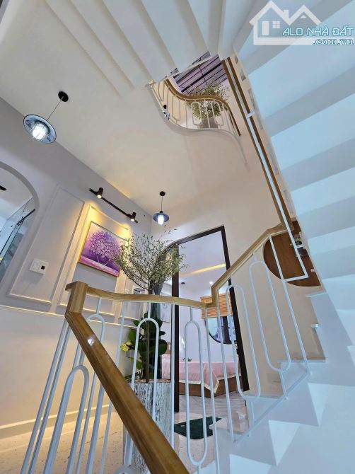 NHÀ 3 LẦU NGAY KHU TÊN LỮA TỈNH LỘ 10 BÌNH TÂN - 10