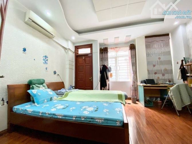 NHÀ ĐẸP CẦU GIẤY 55m2- GẦN PHỐ - Ô CHỜ THANG MÁY - THIẾT KẾ XỊN XÒ CHỈ HƠN 9 TỶ. - 5