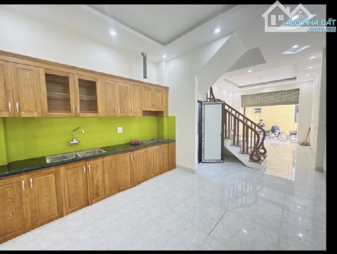 NHÀ 5T*HUYỀN KỲ,Ô TÔ ĐỖ CỔNG ,ĐƯỜNG RỘNG NHƯ PHỐ,KINH DOANH,ĐẦU TƯ ĐA TIỆN ÍCH. - 4