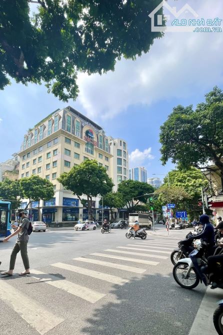 Mặt Phố Bà Triệu, Hoàn Kiếm, Cách Hồ Gươm 100m -  590m2 x 2 Tầng x MT 19.5m Giá 483 Tỷ - 1