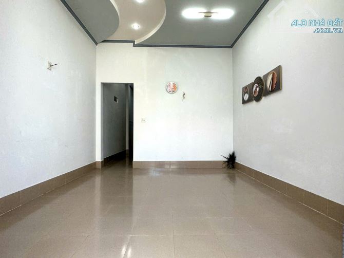 Cho thuê nhà trệt KDC Hàng Bàng có sân đậu ô tô full nội thất mới đẹp - 1