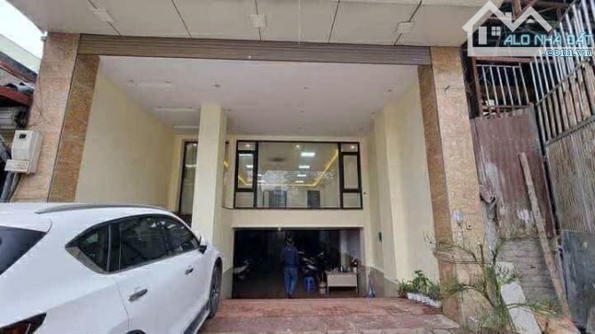 MẶT PHỐ QUAN HOA - TÒA VP 9 TẦNG - THANG MÁY - VỈA HÈ RỘNG - KD - DT 143m² 110 tỷ - 1