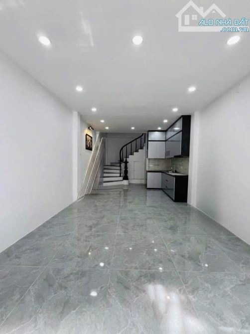 BÁN NHÀ, NHỈNH 10 TỶ - 40M DÂN XÂY PHỐ TRƯỜNG LÂM, LONG BIÊN, GARA, Ô TÔ TRÁNH, KINH - 1