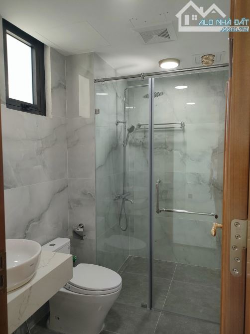 Bán Nhà Nguyễn Đức Cảnh Full nội thất-  thang máy - 40m2 5T ô tô qua giá chỉ 9.8 tỷ - 1