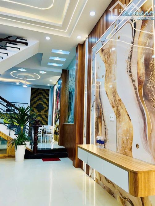 🏡 NHÀ ĐẸP CẦN BÁN - 4x14M - 1 TRỆT 3 LẦU - 6PN - CÓ CHỖ ĐỂ Ô TÔ 🏡 📍 Diện tích: 4x14m - 1