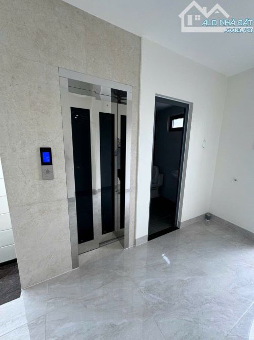 HÀNG ĐẦU ! NHÀ MT CHỢ LỚN Q6 (4X18) 2 MT TRƯỚC SAU. HẦM 6 TẦNG CÓ THANG MÁY. CHỈ 19,5 TỶ - 1