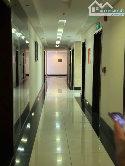 Bán chung cư Cầu Giấy. Lô góc. DT: 124m, 3N, 2VS, khách, bếp. Giá: 10,9 tỷ - 1