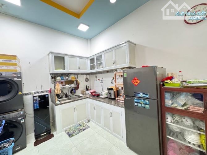 Chỉ 3.x tỷ - BHH - BÌNH TÂN - nhà 53 M2 - 1 trệt , 1 lầu , 3 pn , 2 wc - 1