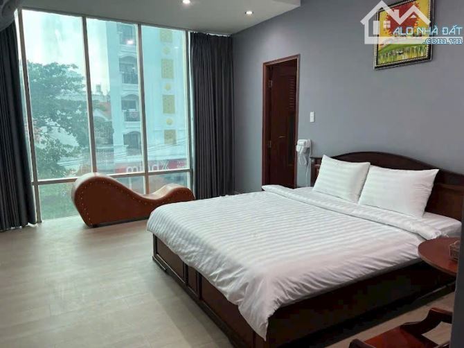 Cho thuê khách sạn 24 phòng Nguyễn Xí Bình Thạnh giá 150 triệu - 1