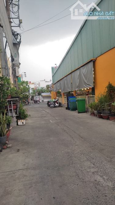 Bán nhà MT Lê Liễu Tân Phú 8x30m cấp 4 giá 24 tỷ TL (gần ngay Gò Dầu) - 1