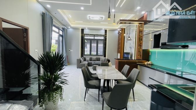 BIỆT THỰ MINI NGANG 9.2M – FULL NỘI THẤT – HẺM XE HƠI 6M – THỚI TAM THÔN, HÓC MÔN - 1