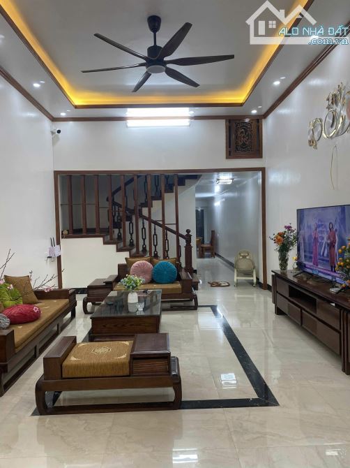 GIÁ SỐC ! bán căn nhà 3 tầng dt rộng, như mới, ở ngay - 1