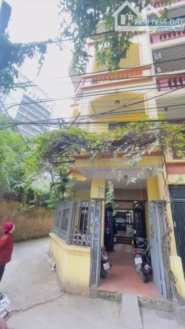 Cần bán nhà mặt ngõ ô tô chánh đỗ kinh doanh Hoàng Quốc Việt - 1