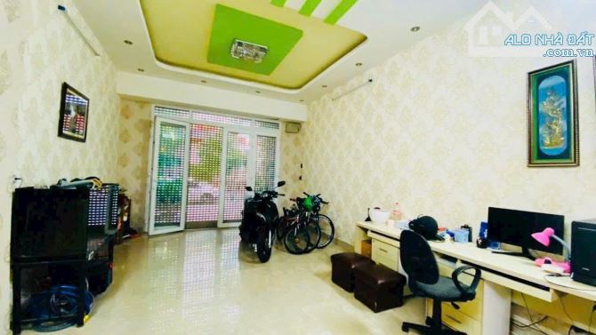 Bán nhà 1 trệt 2 lầu sổ riêng thổ cư p. Tân Phong - 1