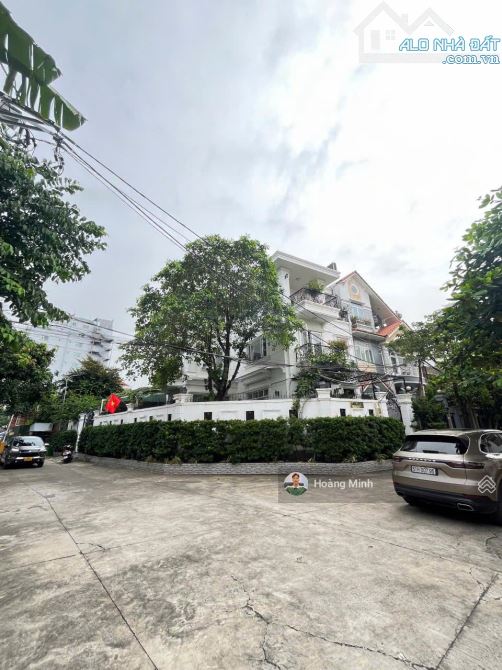 Siêu phẩm biệt thự! ngay Nguyễn Văn Hưởng, Thảo Điền Quận 2(15 x 25,5m) - 4 lầu- Giá 87 tỷ - 1