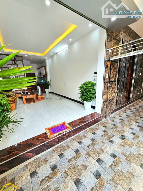 4,5 tỷ có Nhà Lai Xa - 30m2 ô tô vào nhà - sổ đỏ CC - 1