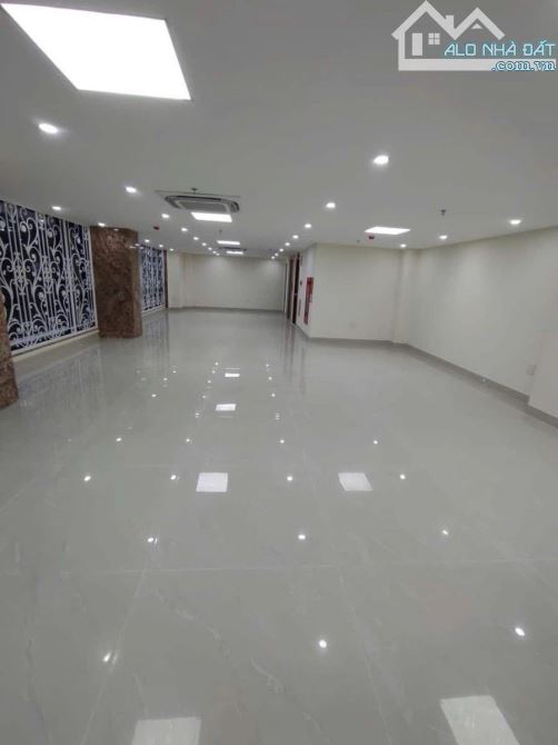 Mặt phố Phạm Văn Đồng Từ Liêm 207m2 8Tầng-Mặt Tiền Siêu Rộng Vỉa Hè Kinh Doanh Mọi Loại Hì - 1