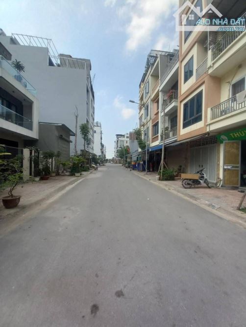 Bán đất gần công viên Ngọc Thụy, 105m2, MT 6m, ô tô tránh, vỉa hè, kinh doanh, chỉ 27.8 tỷ - 1