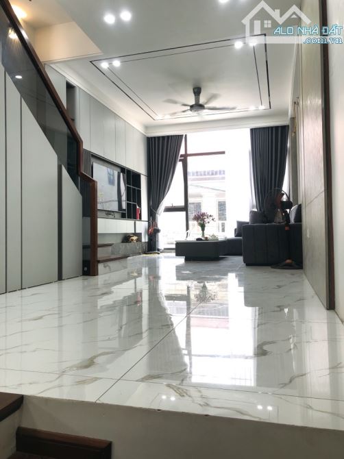 BÁN NHÀ 35m2, 5Tầng, MT 4,5M, GIÁ 5,9 Tỷ, LÔ GÓC, Ô TÔ ĐỖ CỬA, ĐẠI CÁT, LIÊN MẠC, BẮC TỪ L - 1