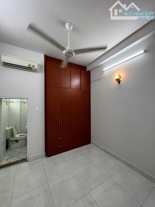 Nhà ngay Thành Thái, P14,Quận 10, DT:4,2x16m, 5tầng, Giá 20tỷ - 1