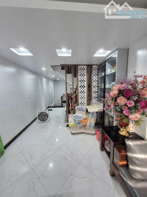 BÁN NHÀ 298 NGỌC HỒI – 37M² 5 TẦNG Ô TÔ ĐỖ TRƯỚC NHÀ  GIÁ 8.5 TỶ - 1