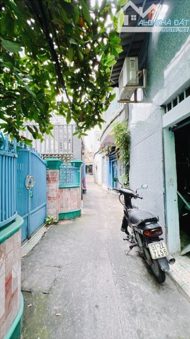BÁN NHÀ QUẬN 4- CẤP 4 TIỆN XÂY MỚI - 3.5x11- 50M ĐOÀN V BƠ GẦN XÓM CHIẾU- KHÔNG QH- 4.2 TỶ - 1