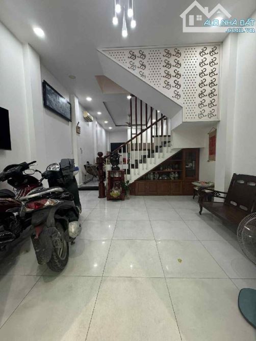 Bán Gấp Nhà 1/ HXT Thông đường bà hom P 13 Quận 6 DT khủng 4.3mx13m 4 Tầng giá chỉ 7.8 Tỷ - 1