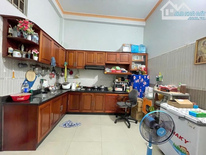 Nhà phố 2 tầng, hẻm xe hơi, sát Lê Văn Thịnh P.BTT Q2, 80m2 ngang 5m, chỉ 6.75 tỷ - 1