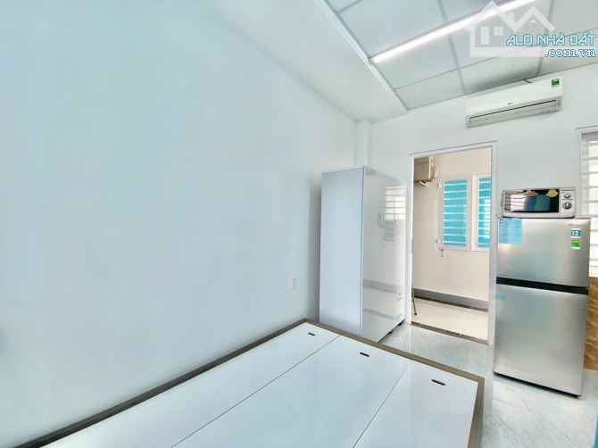 CHDV 6 tầng lầu 716m², sau mặt tiền, dòng tiền 115tr/1thg - 1