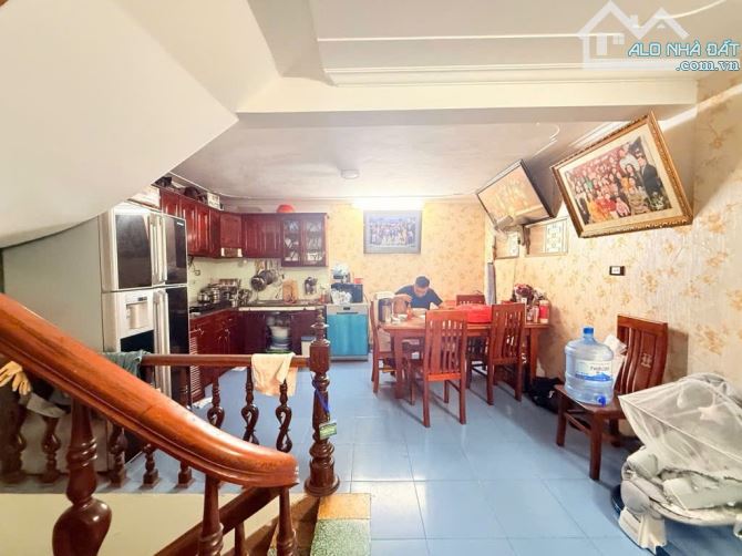 BÁN NHÀ  4 TẦNG 40 M2 TRUNG TÂM PHỐ NGỌC KHÁNH, BA ĐÌNH, VỊ TRÍ VÀNG, KD TỐT - 1