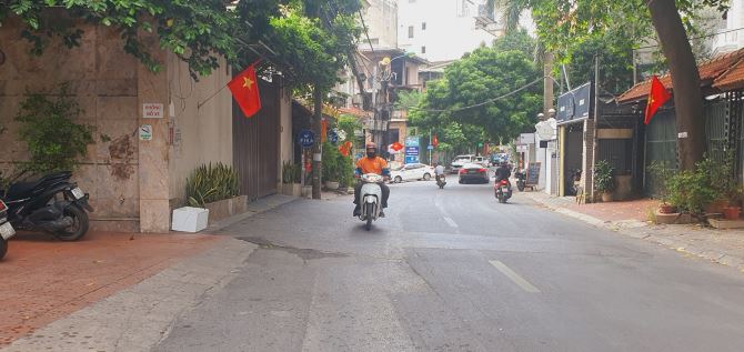 Bán nhà mặt phố Tô Ngọc Vân quận Tây Hồ - Sổ đỏ 170m2 ; nhà 5 tầng; MT 7m - Khu Víp - 1