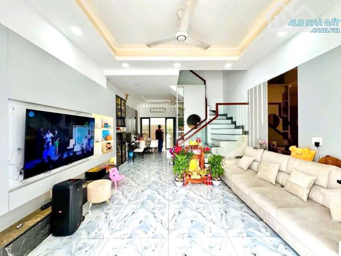 GẦN HẺM XE HƠI BÀNH VĂN TRÂN – NHÀ ĐẸP 4 TẦNG – 37M² - KHU AN NINH – CHỈ 5.3 TỶ - 1